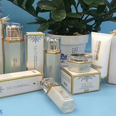 快看！這就是皮膚容易變黃變黑的原因